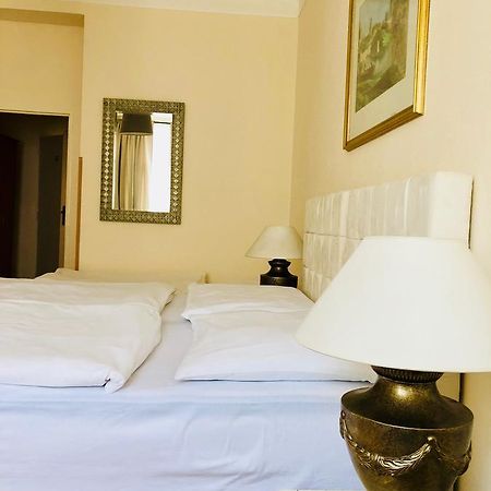 Hotel Mira Inn プラハ エクステリア 写真