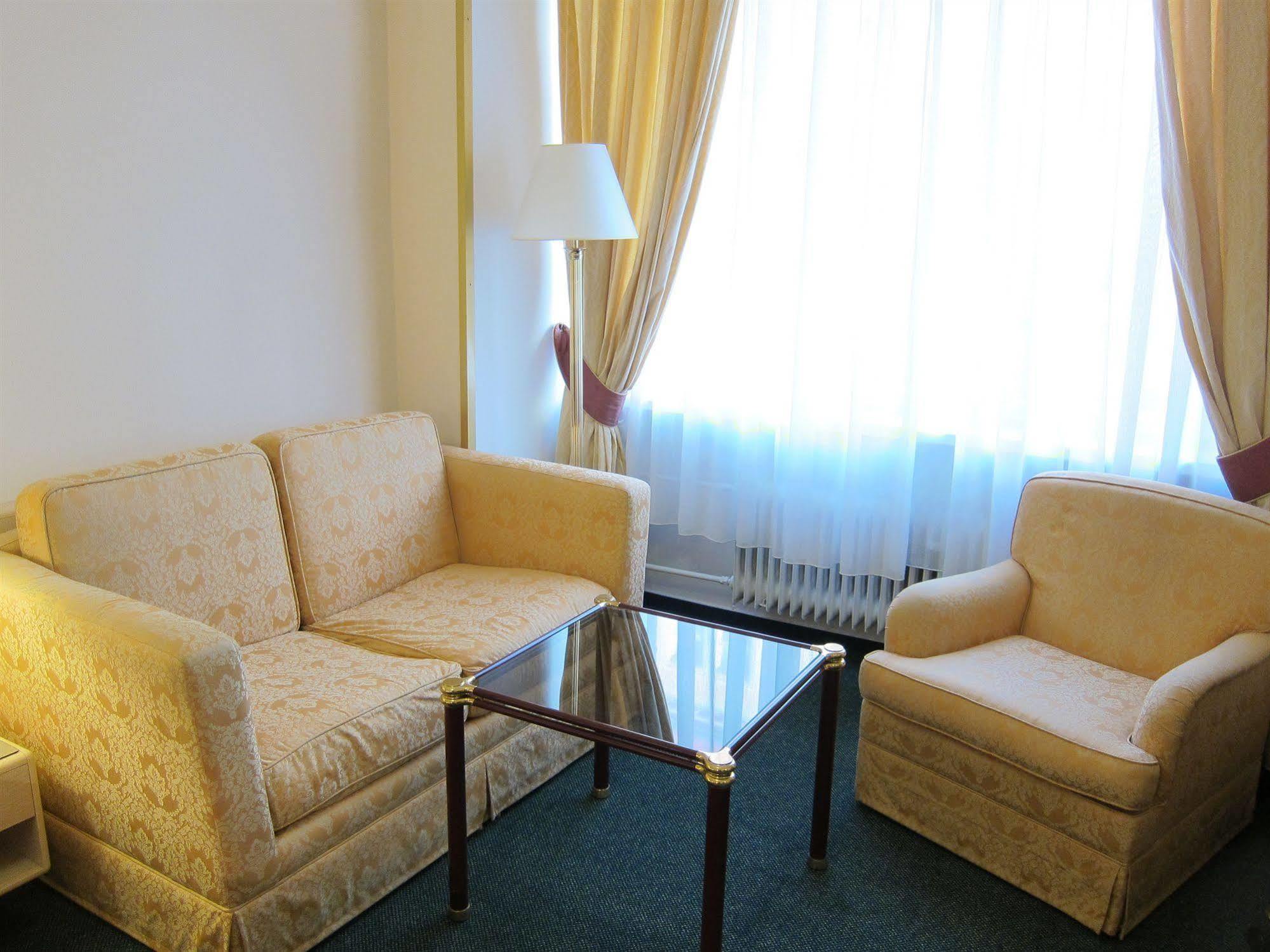 Hotel Mira Inn プラハ エクステリア 写真