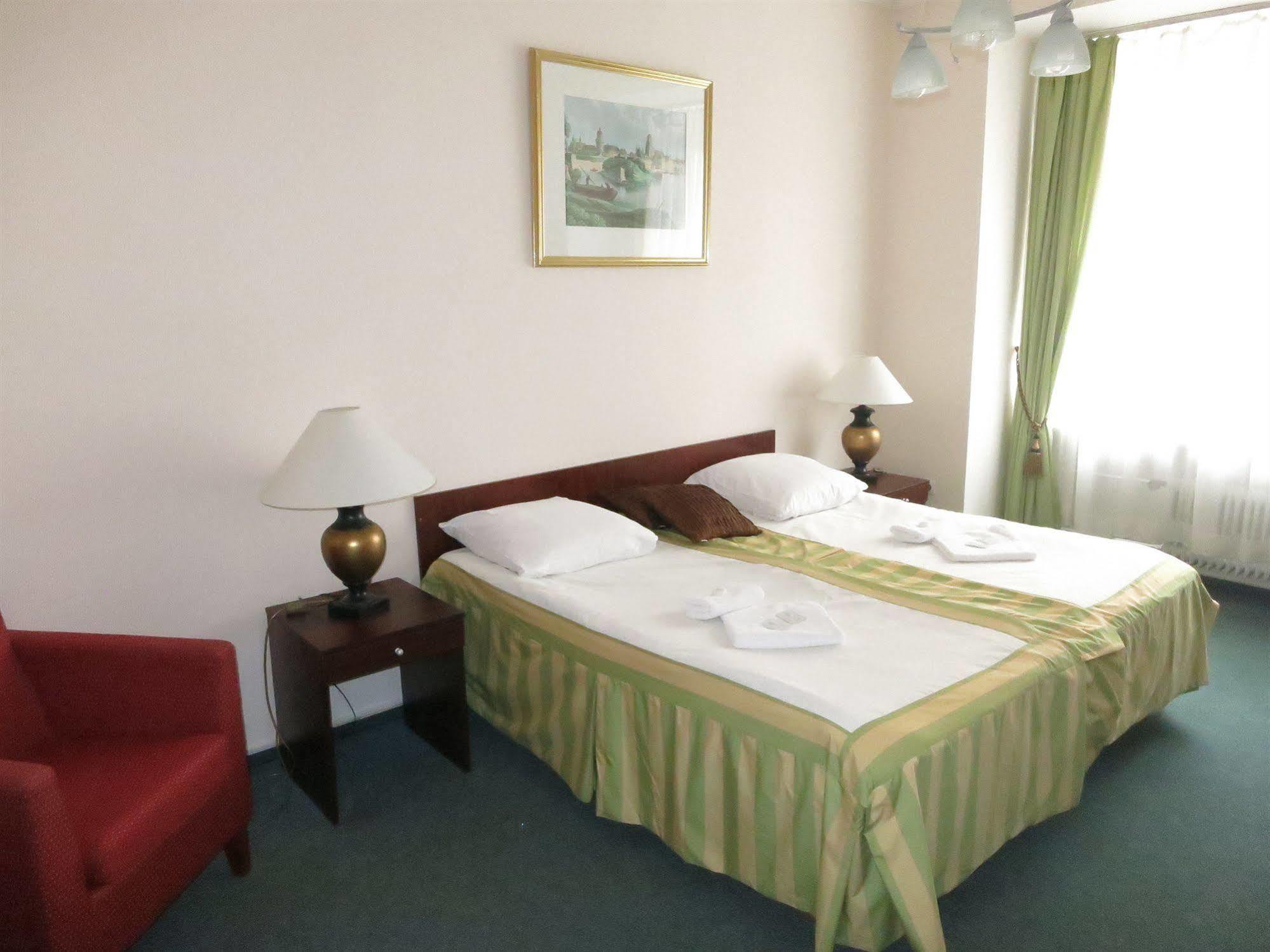 Hotel Mira Inn プラハ エクステリア 写真