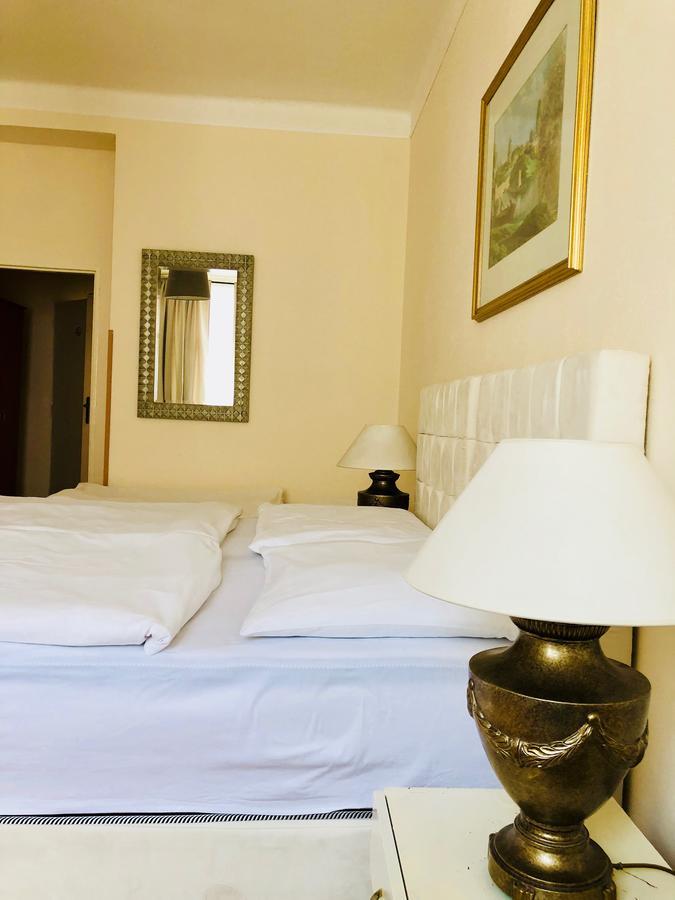 Hotel Mira Inn プラハ エクステリア 写真