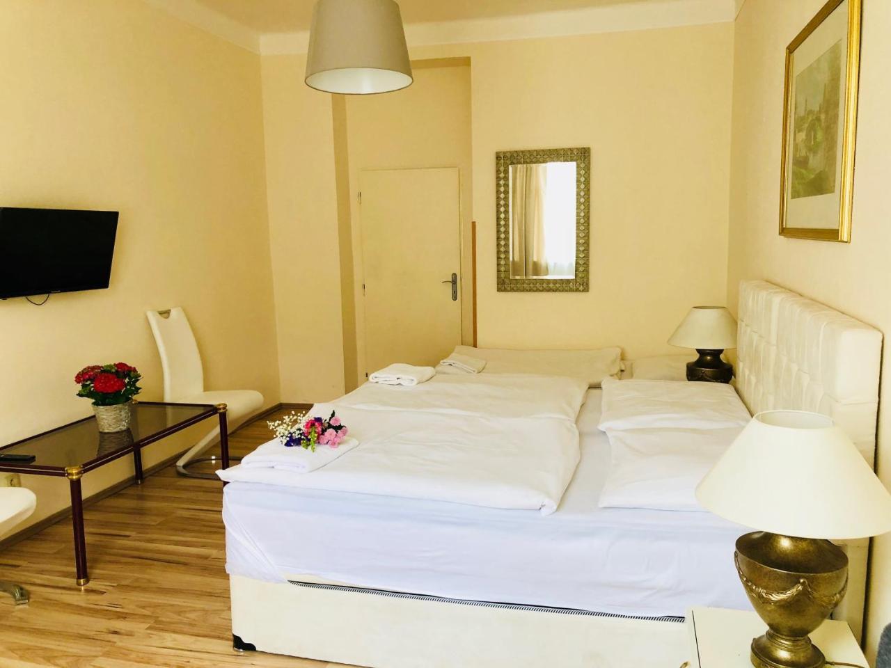 Hotel Mira Inn プラハ エクステリア 写真