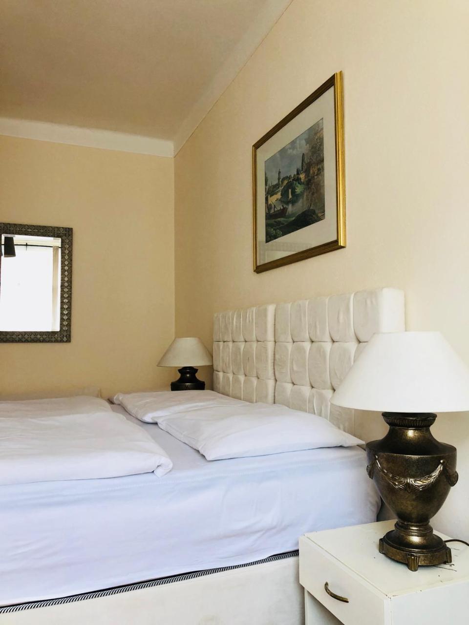Hotel Mira Inn プラハ エクステリア 写真