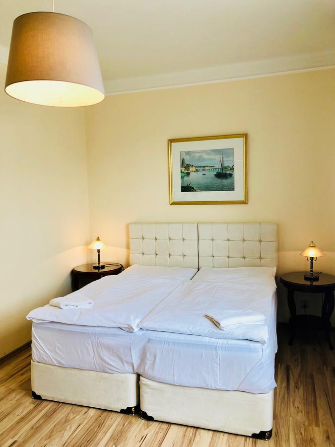 Hotel Mira Inn プラハ エクステリア 写真