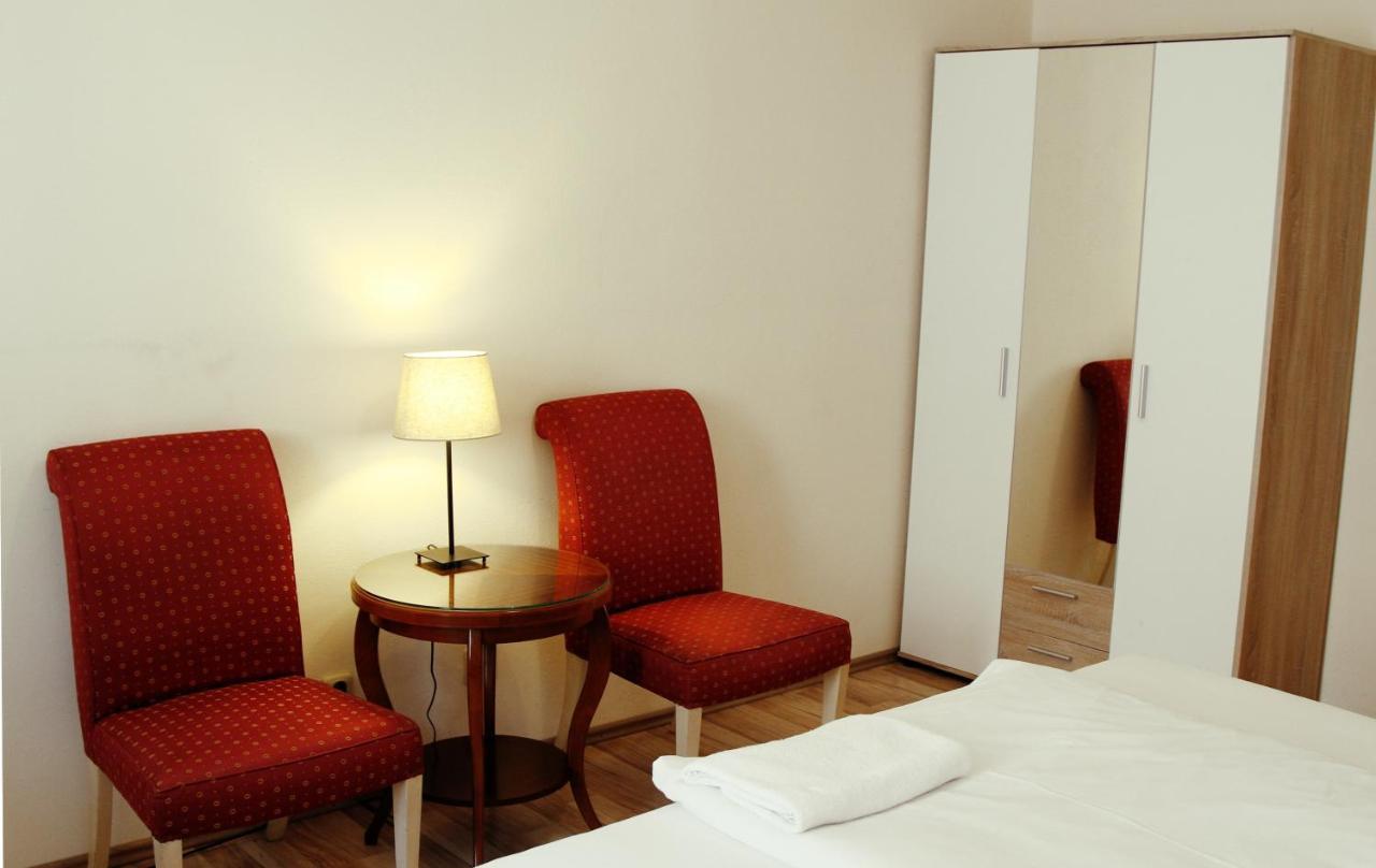 Hotel Mira Inn プラハ エクステリア 写真